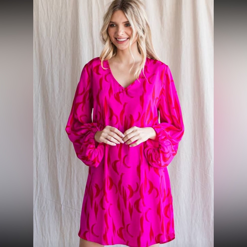 Hot pink with Red “ brush/feather” strokes dress❤️💞